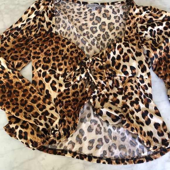 CHEETAH PRINT LONG SLEEVE CROP TOP - Picture 4 of 5